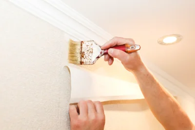 Pose de papier peint à Talairan — revêtements muraux et toiles de verre